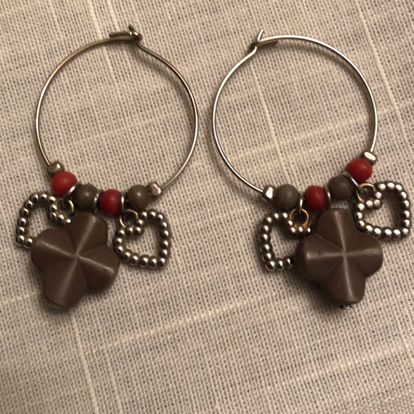 VINTAGE EARRINGS SILVER TONE 1” HOOPS AVOCADO RED BEADS HEARTS DANGLERS - #483 - Picture 1 of 9